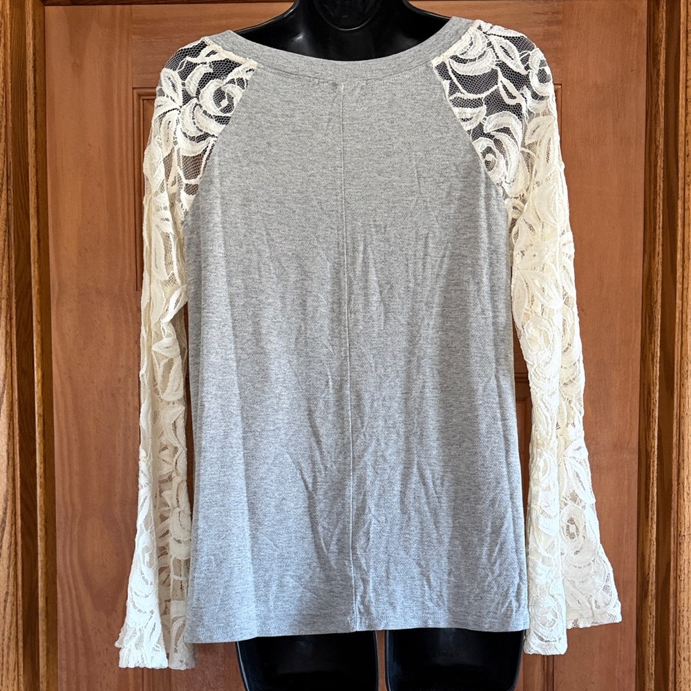 Heather Gray Top with Lace Sleeves Women’s Size M - Picture 3 of 11